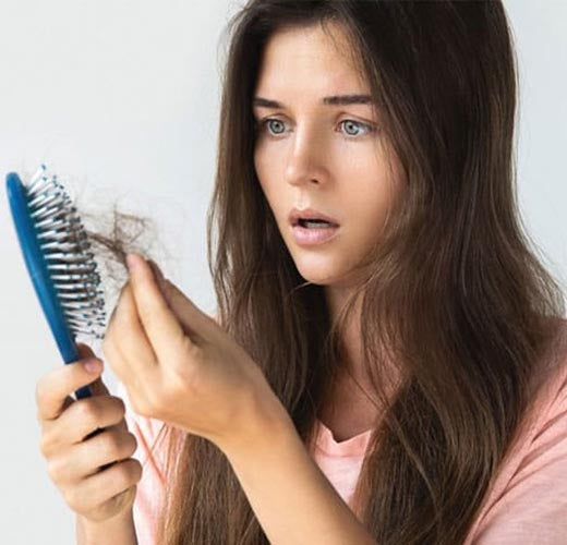 12 thói quen khi chăm sóc tóc tưởng chừng vô hại nhưng khiến tóc rụng xơ xác
